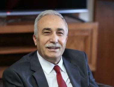 Επίδειξη δημοκρατίας από τον Τούρκο Υπ. Γεωργίας: Χαστούκισε δημοσιογράφο γιατί δεν του άρεσε η ερώτησή του! (βίντεο)